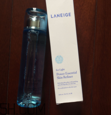 蘭芝水衡精華水油不油？適合油皮嗎？