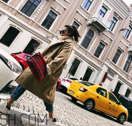 羊羔毛外套貴嗎？羊羔毛大衣價(jià)格