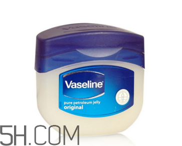 午睡不卸妝對(duì)皮膚危害大嗎？凡士林可以卸妝嗎？