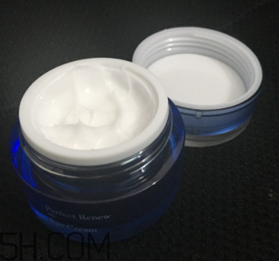 蘭芝致美眼霜油不油？長(zhǎng)脂肪粒嗎？