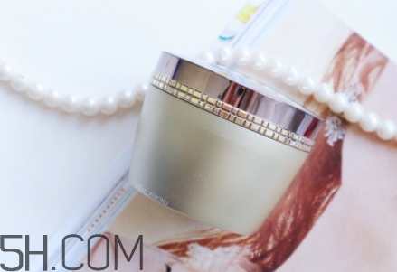 雅頓和歐萊雅哪個(gè)好？伊麗莎白雅頓和歐萊雅哪個(gè)檔次高