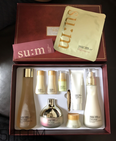 SUM37時光肌底套盒有什么？適合什么膚質(zhì)？