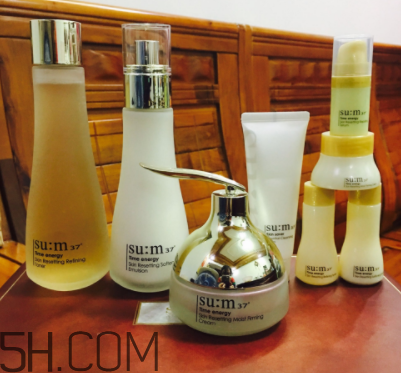 SUM37時光肌底套盒有什么？適合什么膚質(zhì)？