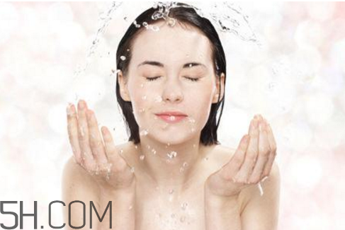 素顏霜v7真的不用卸妝嗎？卸妝時水溫要注意什么？