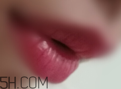 sum37悅色口紅沾杯嗎？持妝效果怎么樣？