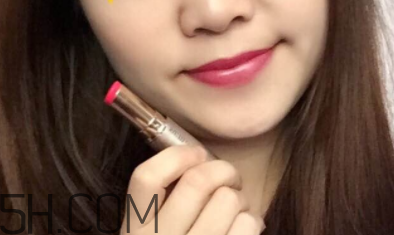 sum37悅色口紅沾杯嗎？持妝效果怎么樣？