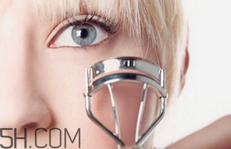 不卸妝睡覺的危害有哪些？好用的卸妝濕巾推薦