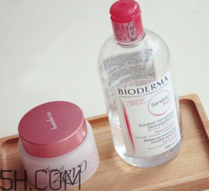 芭妮蘭卸妝膏和貝德瑪卸妝水哪個(gè)好用？卸妝水的卸妝原理