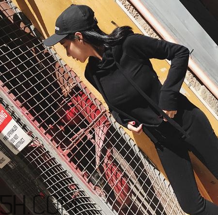 黑色衣服掉色屬于質(zhì)量問題嗎？黑色衣服掉色嚴(yán)重怎么辦？