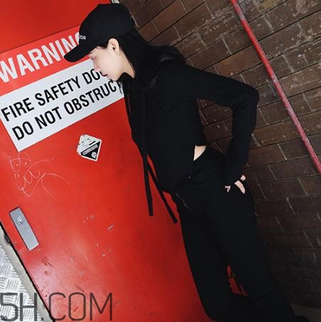 黑色衣服粘毛怎么處理？黑色衣服沾毛怎么辦？