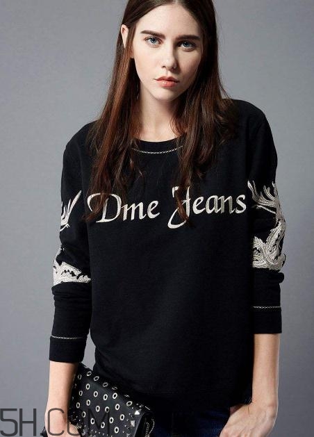 黑色衣服洗的發(fā)白怎么補救？黑色衣服發(fā)白了如何復原？