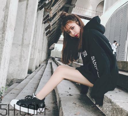 黑色衣服被漂白水弄壞怎么復(fù)原？黑色衣服被84燒黃了怎么辦？