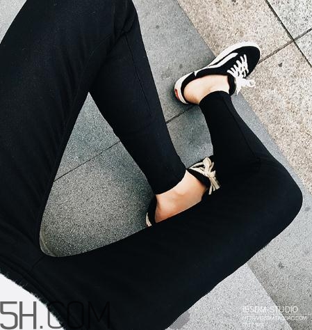 黑色褲子掉色怎么辦？黑色褲子怎么洗不掉色？