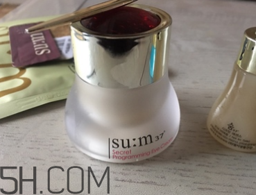 sum37魔法眼霜油不油？油皮能用嗎？