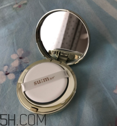 sum37空氣感氣墊霜浮粉嗎？適合油皮嗎？