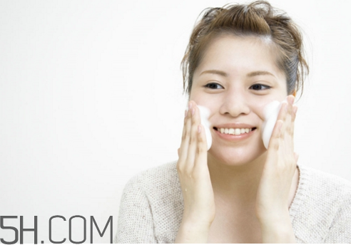 卸妝潔面洗面奶能卸妝嗎？氨基酸洗面奶可以卸妝嗎？