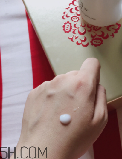 sum37度呼吸保濕乳油不油？適合什么膚質(zhì)？