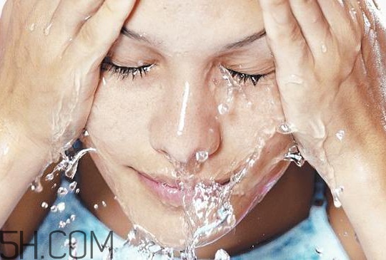 肥皂洗臉有什么好處？硫磺肥皂可以洗臉嗎？