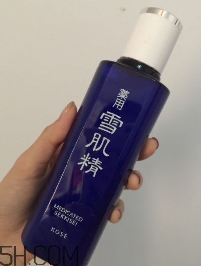 雪肌精化妝水盈潤型適合油皮嗎？適合夏季嗎？