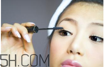 睫毛膏需要卸妝嗎？卸妝水的使用誤區(qū)