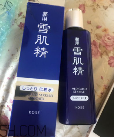 雪肌精化妝水盈潤型是清潔水嗎？能美白嗎？