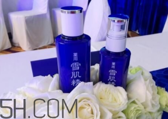 雪肌精化妝水盈潤型是清潔水嗎？能美白嗎？