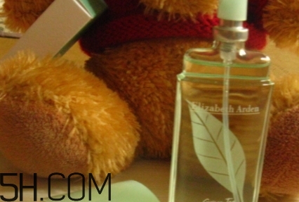 雅頓第五大道香水適合年齡 第五大道香水和綠茶香水哪個好聞 雅頓第五大道香水適合年齡 第五大道香水和綠茶香水哪個好聞