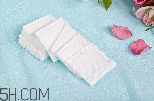 化妝棉卸妝的正確方法 化妝棉卸妝的注意事項(xiàng) 化妝棉卸妝的正確方法 化妝棉卸妝的注意事項(xiàng)