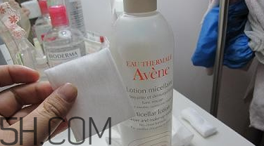 紋眼線后化妝了怎么卸妝？化妝棉和卸妝棉用法