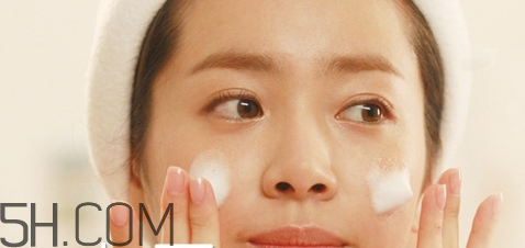 敏感肌膚用什么卸妝產(chǎn)品？臉上有紅血絲用什么卸妝？