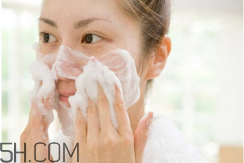 肥皂洗臉有什么好處？硫磺肥皂可以洗臉嗎？