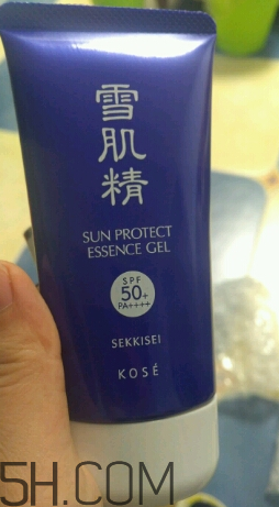 雪肌精防曬啫喱是化學(xué)防曬嗎？有刺激嗎？