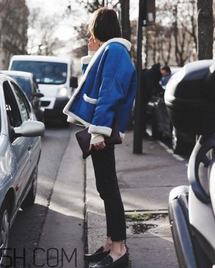 羊羔絨牛仔外套怎么搭配？羊羔絨牛仔外套搭配女
