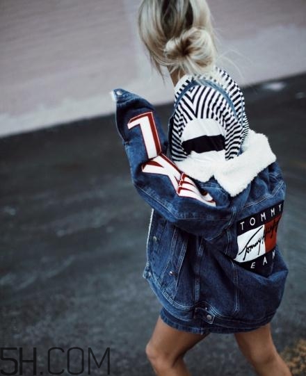 羊羔絨牛仔外套怎么搭配？羊羔絨牛仔外套搭配女