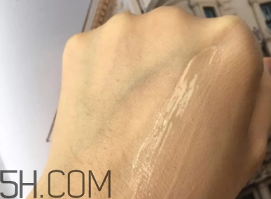 雅頓橘燦防曬怎么樣？伊麗莎白雅頓橘燦防曬用了黑了