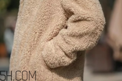 搖粒絨是什么面料？搖粒絨是聚酯纖維嗎？