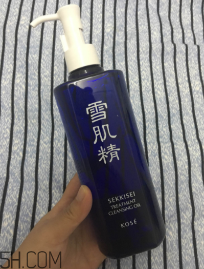 雪肌精卸妝油糊眼睛嗎？雪肌精卸妝油悶痘嗎？