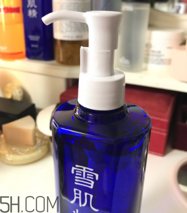 雪肌精卸妝油糊眼睛嗎？雪肌精卸妝油悶痘嗎？