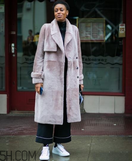 寬腿褲如何搭配上衣？寬腿褲搭配上衣圖片