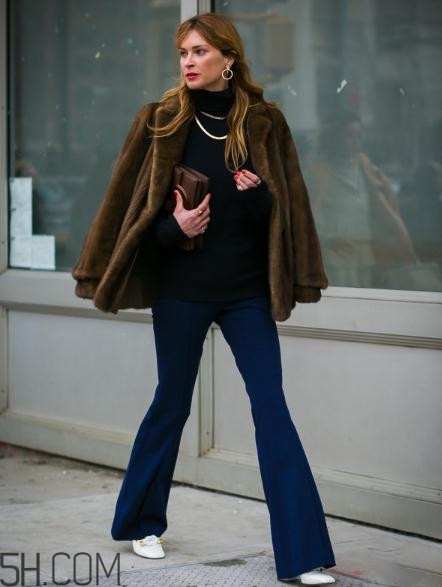 冬天喇叭褲配什么鞋子好看？冬天喇叭褲搭配鞋子圖片