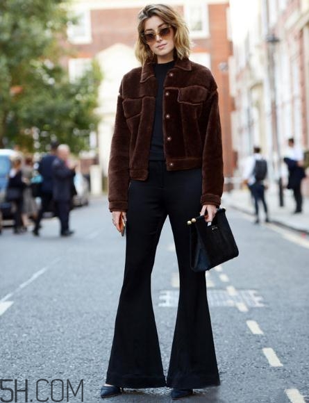 冬天喇叭褲配什么鞋子好看？冬天喇叭褲搭配鞋子圖片