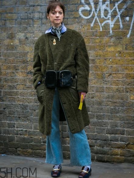 冬天喇叭褲配什么鞋子好看？冬天喇叭褲搭配鞋子圖片