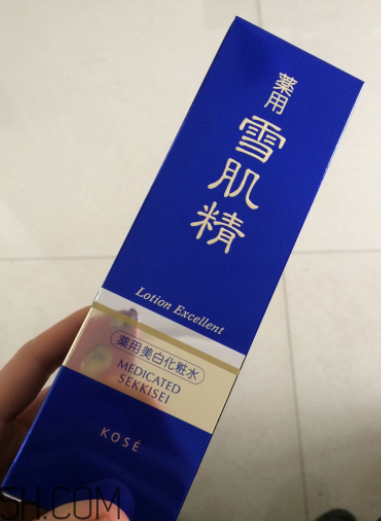 雪肌精優(yōu)純菁華水是爽膚水嗎？有什么功效？