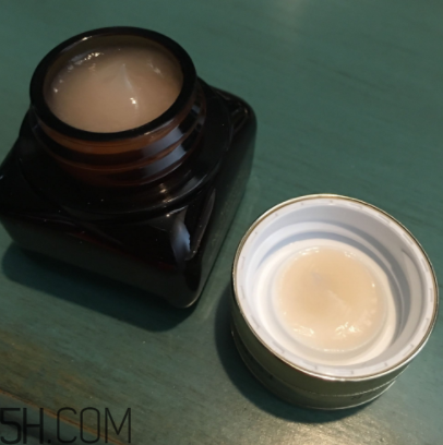 雅詩蘭黛小棕瓶眼霜每次用多少毫升？每次用量多少？