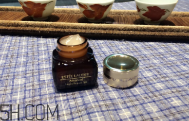 雅詩蘭黛小棕瓶眼霜每次用多少毫升？每次用量多少？