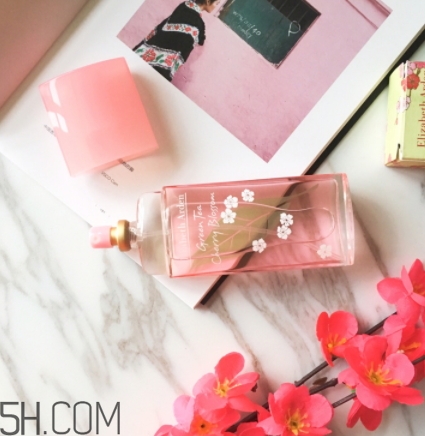 伊麗莎白雅頓綠茶櫻花香水好聞嗎？雅頓櫻花香水多少錢(qián)