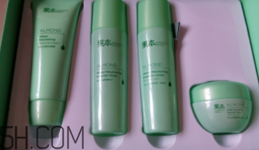 詩婷露雅杏仁補水套裝有什么？使用步驟