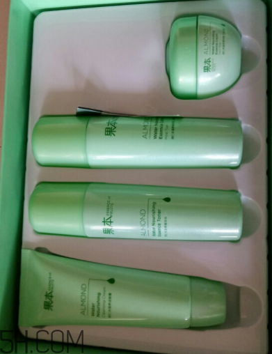 詩婷露雅杏仁補水套裝有什么？使用步驟