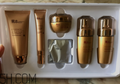 詩婷露雅青春鎖禮盒有什么？什么功效？