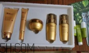 詩婷露雅青春鎖禮盒有什么？什么功效？